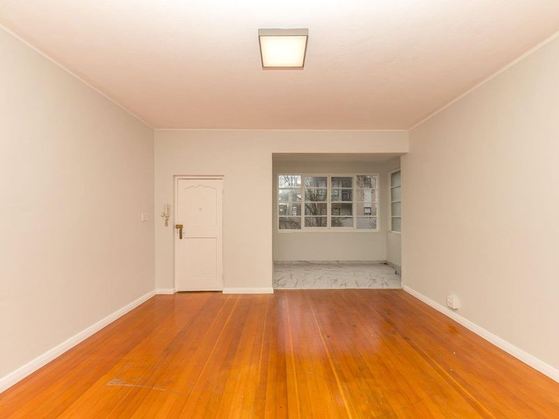Modern First-Floor Apartment in the Heart of Sea Point - Photo 5