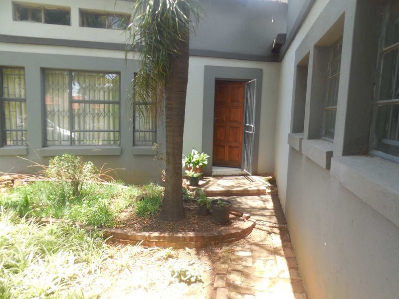 4 BED HOUSE TO RENT SILVERTON - Photo 1