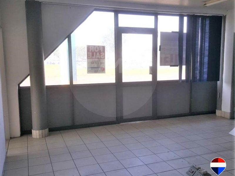 Versatile 700m2 Workshop with Prime Exposure & Smart Features - Photo 2