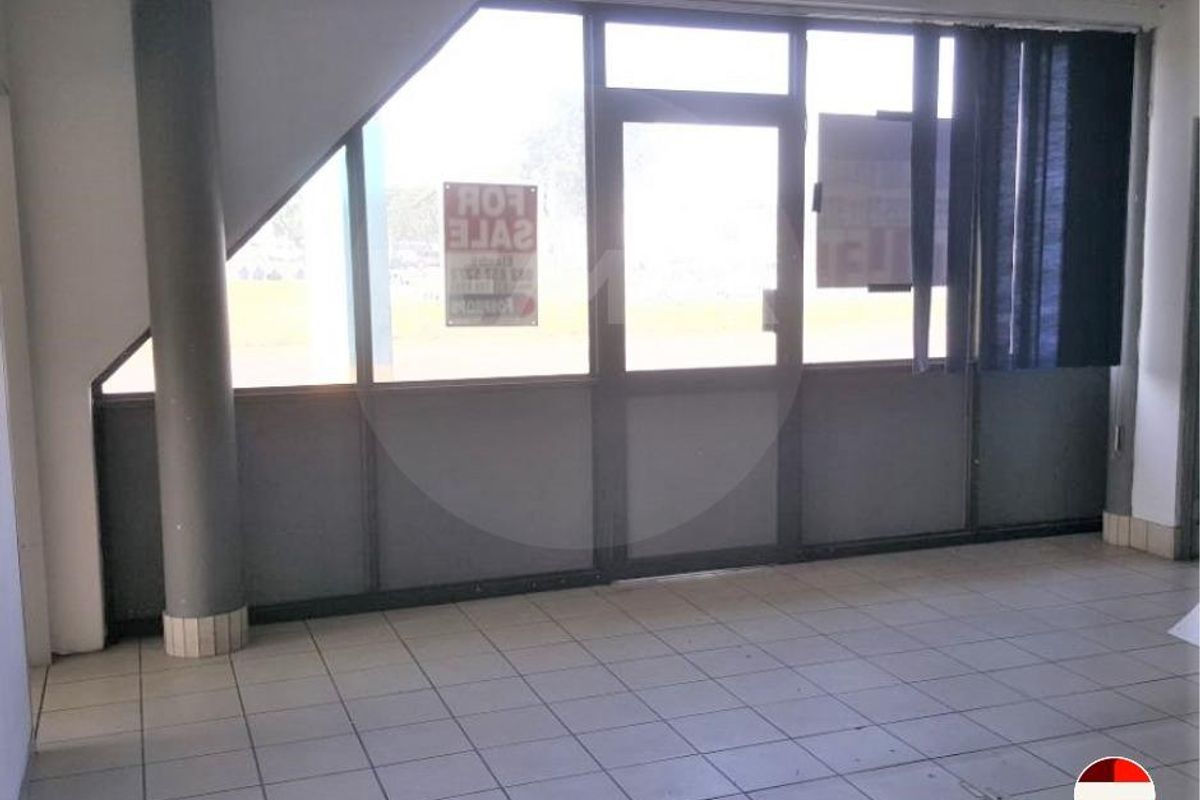 Versatile 700m2 Workshop with Prime Exposure & Smart Features - Photo 2