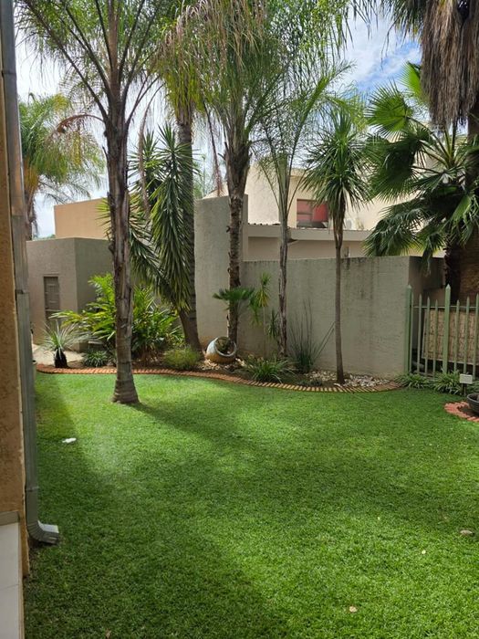 Property #2485236, House For Sale in Windhoek Country Club