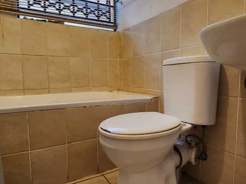 3 Bedroom House For Sale in Heatherview - Photo 8