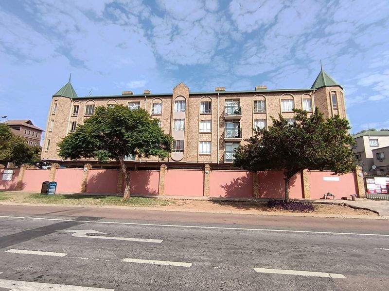 BACHELOR FLAT TO RENT - Photo 2