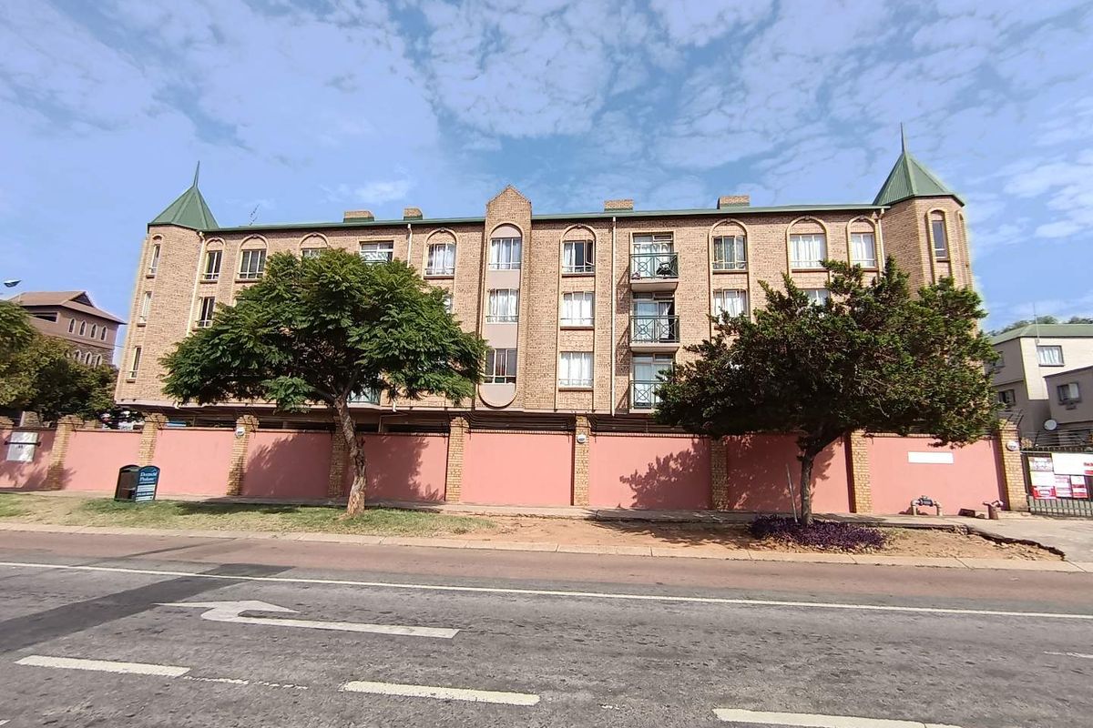 BACHELOR FLAT TO RENT - Photo 2