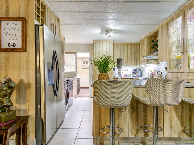 STUNNING DUPLEX IN THE GRENADINES - PET FRIENDLY! - Photo 5