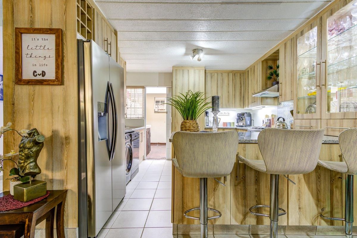 STUNNING DUPLEX IN THE GRENADINES - PET FRIENDLY! - Photo 5