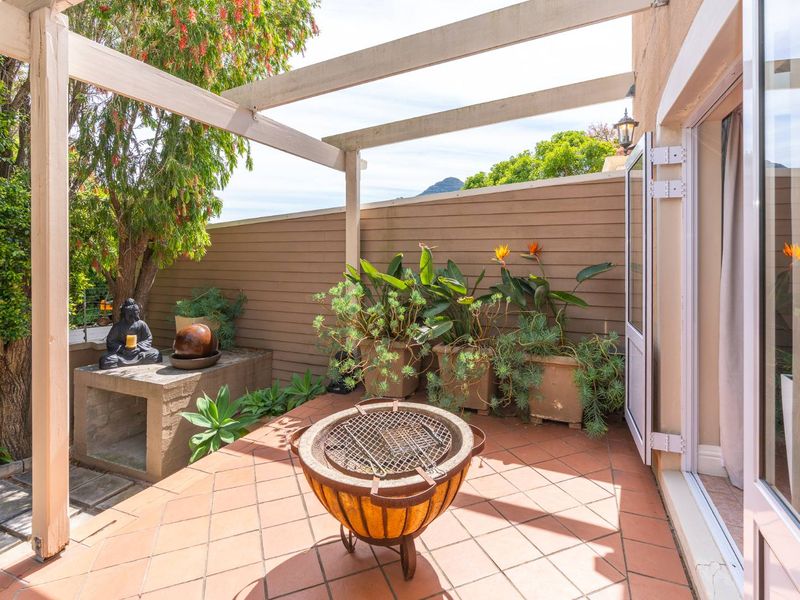 4.950 MIL – PRICED TO SELL!! COME SEE, COME SIGN – THE BEST VALUE IN HOUTBAY - Photo 4