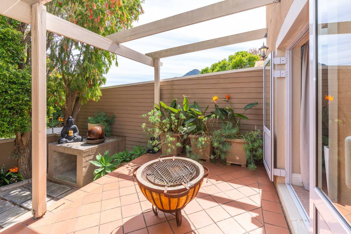 4.950 MIL – PRICED TO SELL!! COME SEE, COME SIGN – THE BEST VALUE IN HOUTBAY - Photo 4