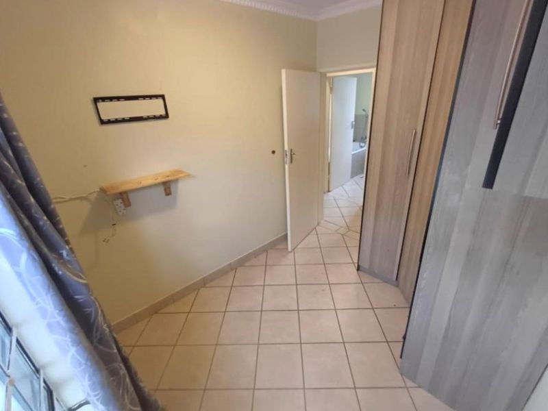 Three bedrooms house for sale in Atteridgeville - Photo 9