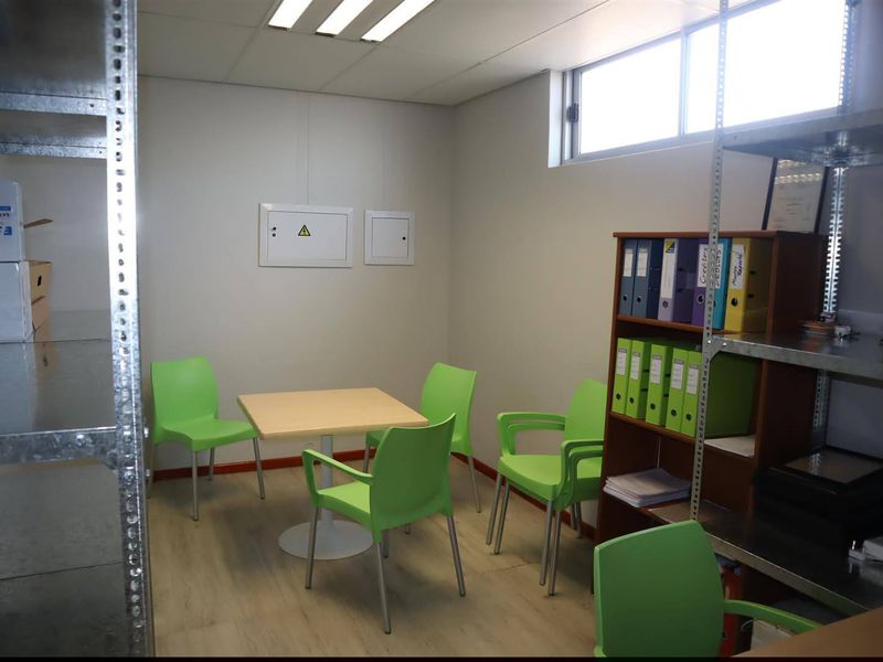 Modern and well maintained unit for sale. - Photo 6