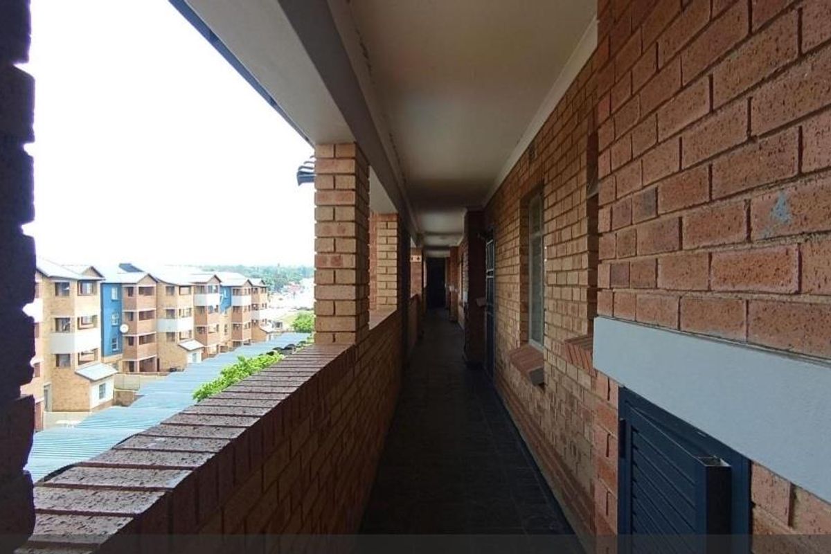 Stunning Apartment In Olievenhoutbosch - Photo 2