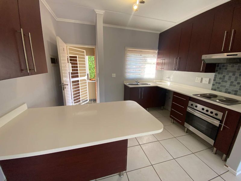 Garden Unit Living with Space, Security & Convenience in Glenvista - Photo 7