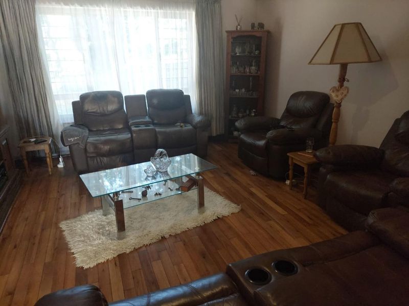A most tempting buy in Yellowwood Park - Photo 5