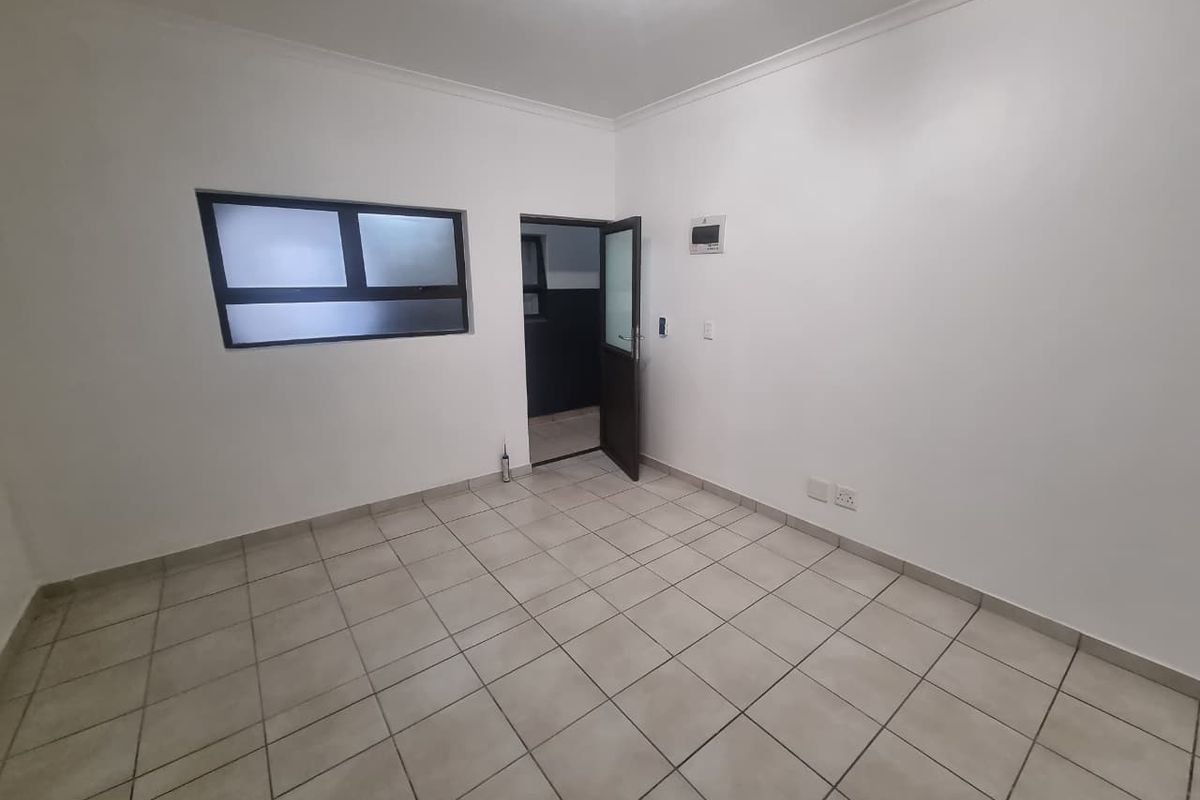 Newly Renovated Unfurnished 2 Bedroom Apartment To Rent in Observatory - Photo 4