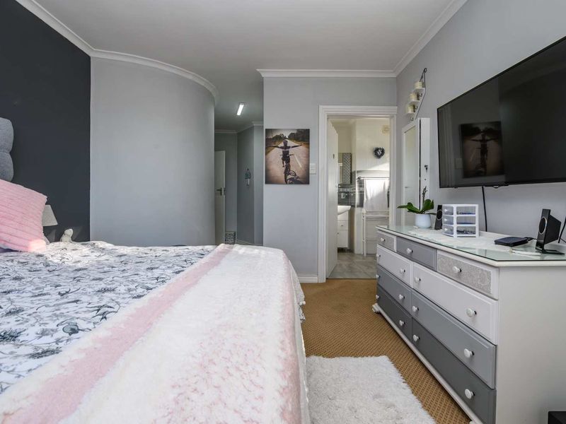 Prime corner stand- Dual Dwelling opportunity in sought-after area! - Photo 7