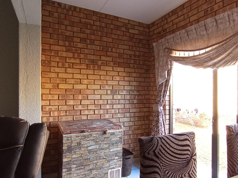 Beautiful Ground floor unit up for grabs - Photo 6