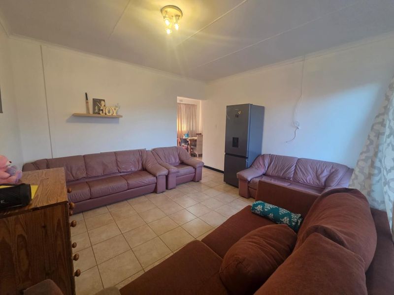 Spacious 2-Bedroom Apartment in Prime Horizon View Location - Photo 2
