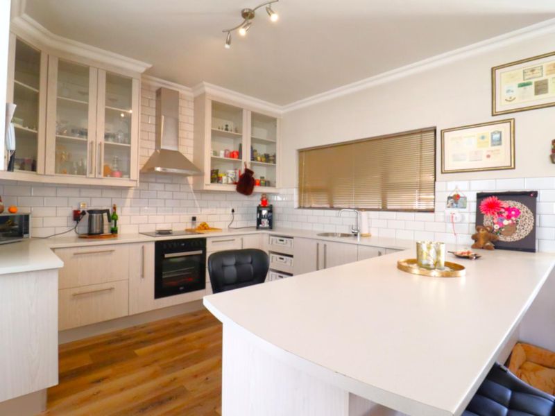 3-Bedroom Modern House For Sale - Ocean View Swakopmund - Photo 8
