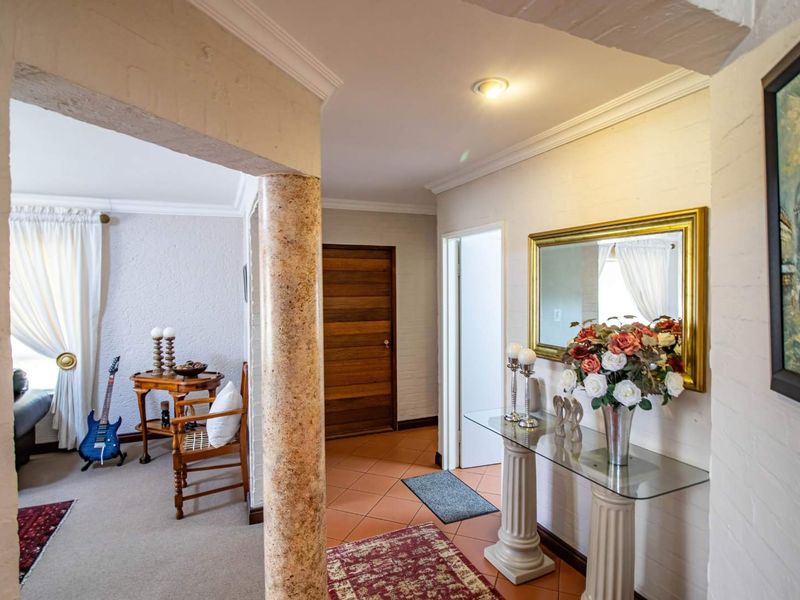 Modern 3 Bedroom Home with Bachelor’s pad for Sale in Glenvista! - Photo 7