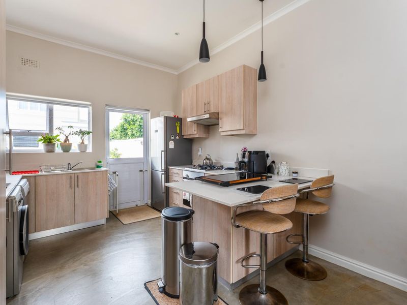 IMMACULATE GROUND FLOOR APARTMENT - Photo 7