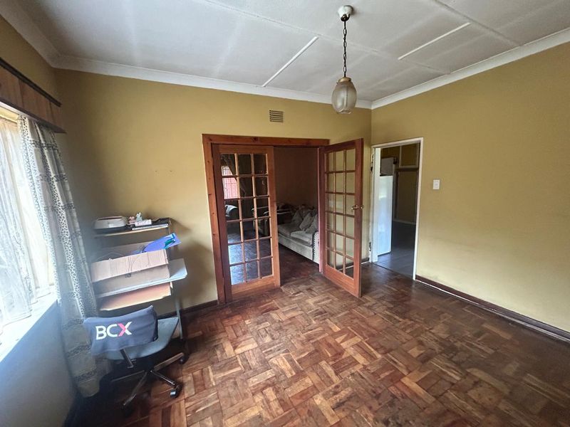 Charming 3-Bedroom Home with Luxurious Amenities - Photo 10