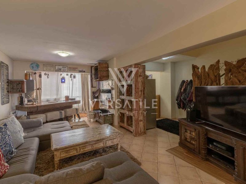 Townhouse for Sale in Long Beach. - Photo 5