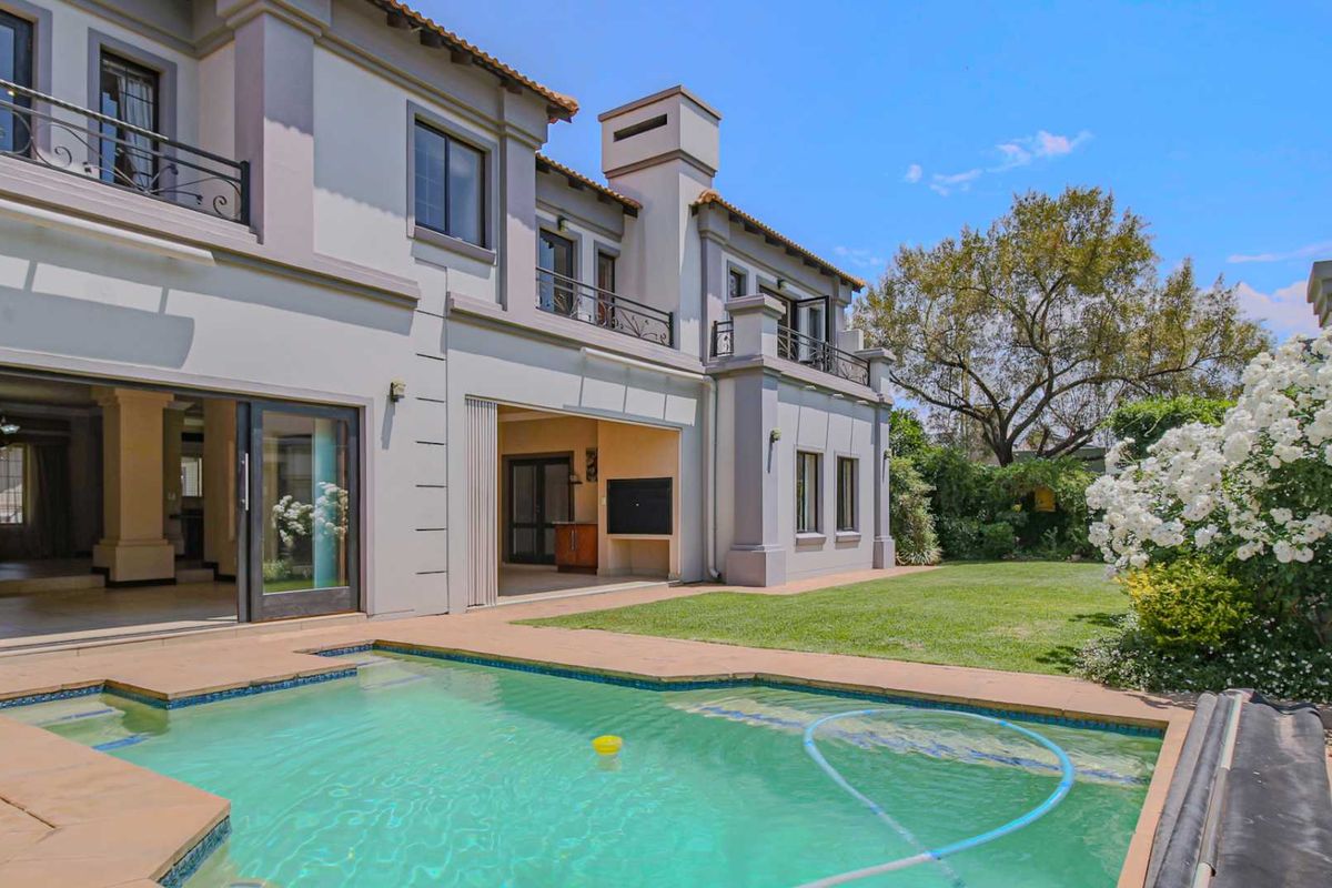 DUAL MANDATE - Palace of a home in Midlands Estate - Photo 4