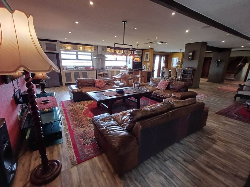 Immaculate and Classy... - Photo 6