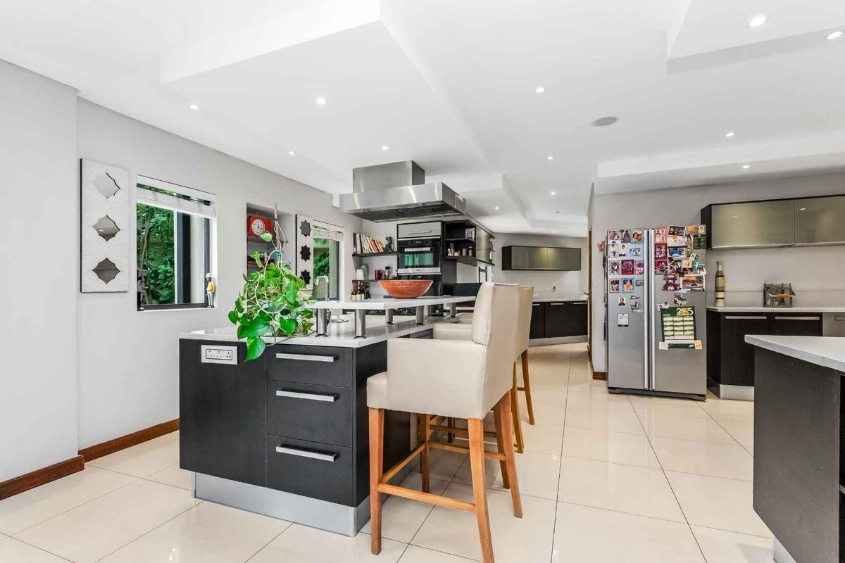 MAGNIFICENT FURNISHED HOME - Photo 5