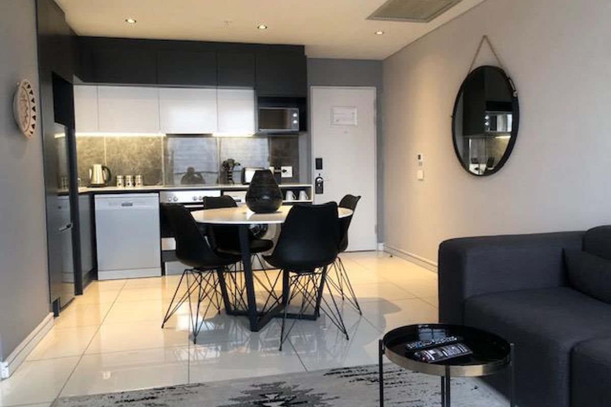Upmarket 1 bed apartment in Sandton CBD - Photo 5
