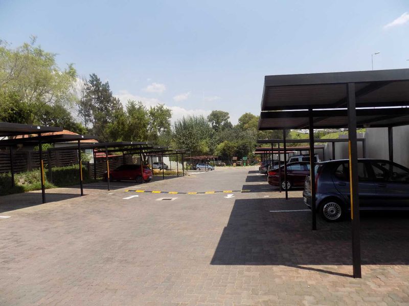 "Rivonia Gem: 2-Bedroom Apt for R699k!" - Photo 10