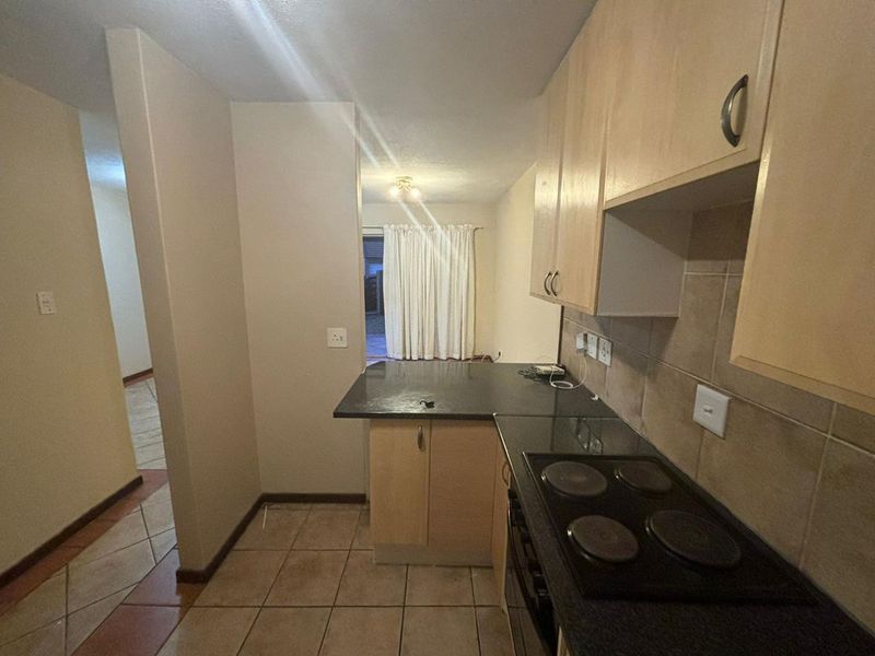 2 Bedroom ground unit in Mooikloof Ridge - Photo 6