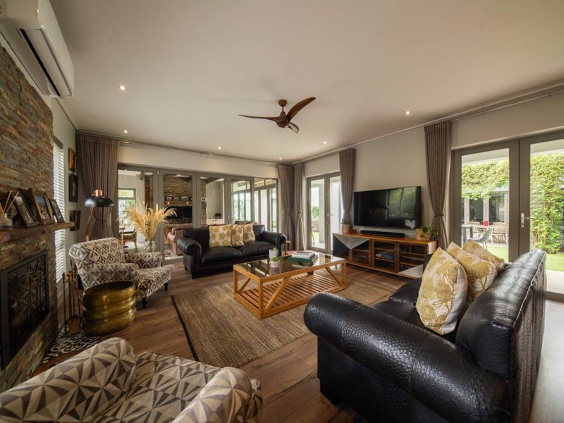 Elegant Family Home in Secure Paarl Winelands Estate - Photo 8