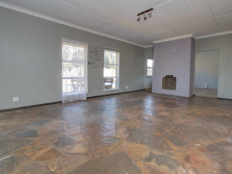 Space, Style, & Solar Savings: Your Dream Home Awaits! - Photo 4