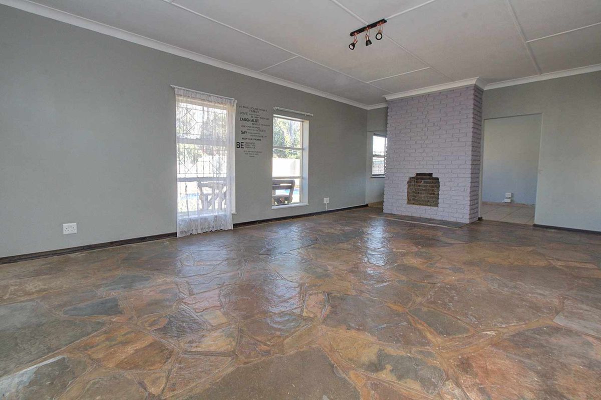 Space, Style, & Solar Savings: Your Dream Home Awaits! - Photo 4