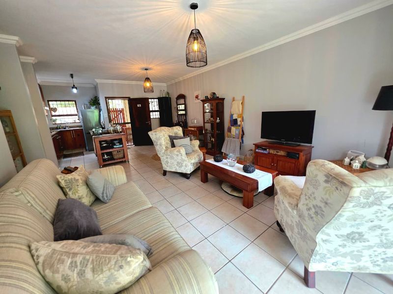 Ground-Floor 2 Bedroom Apartment With Private Garden | Aintree Lane, Assagay - Photo 4