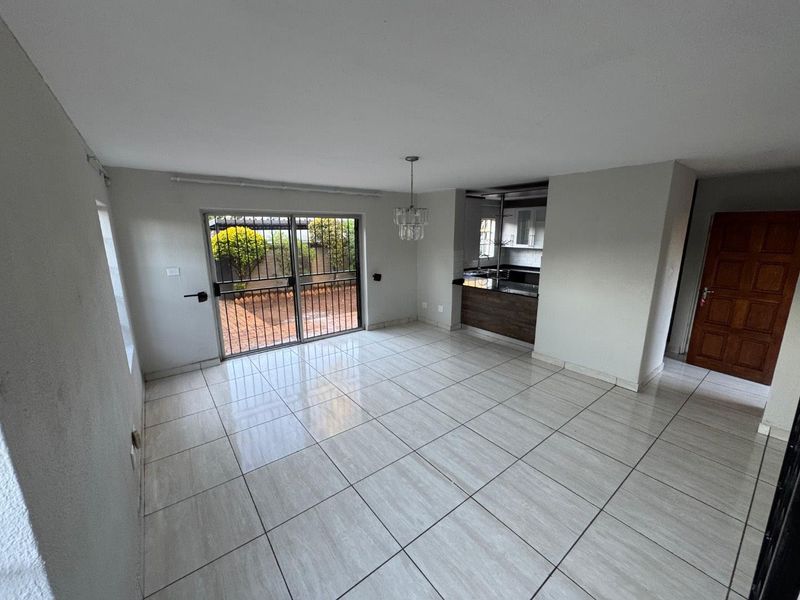 3 Bedroom Family Home in Heuwelsig Estate - Photo 5