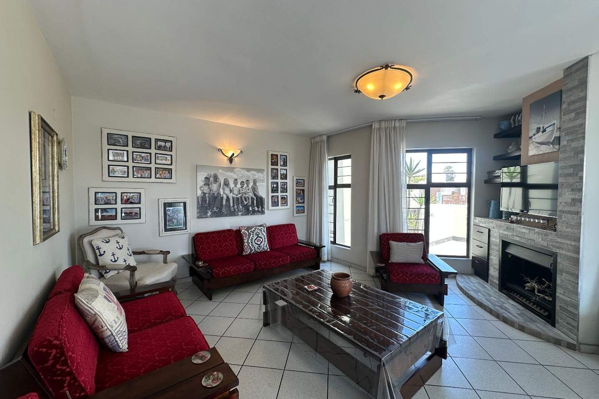 4 Bedroom Townhouse  – Prime CBD Location - Photo 3