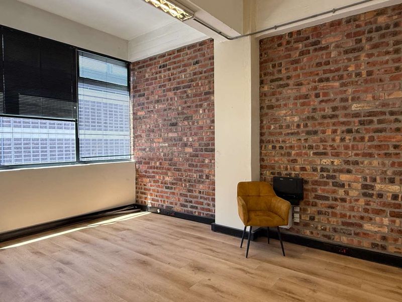 212m2 4th floor office to let in Loop Street - Photo 9