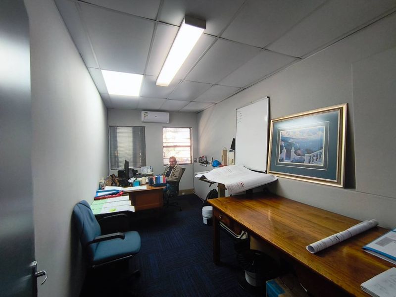 1,678m2 Warehouse to Let in Midrand – Prime Location Along Old Pretoria Road - Photo 9