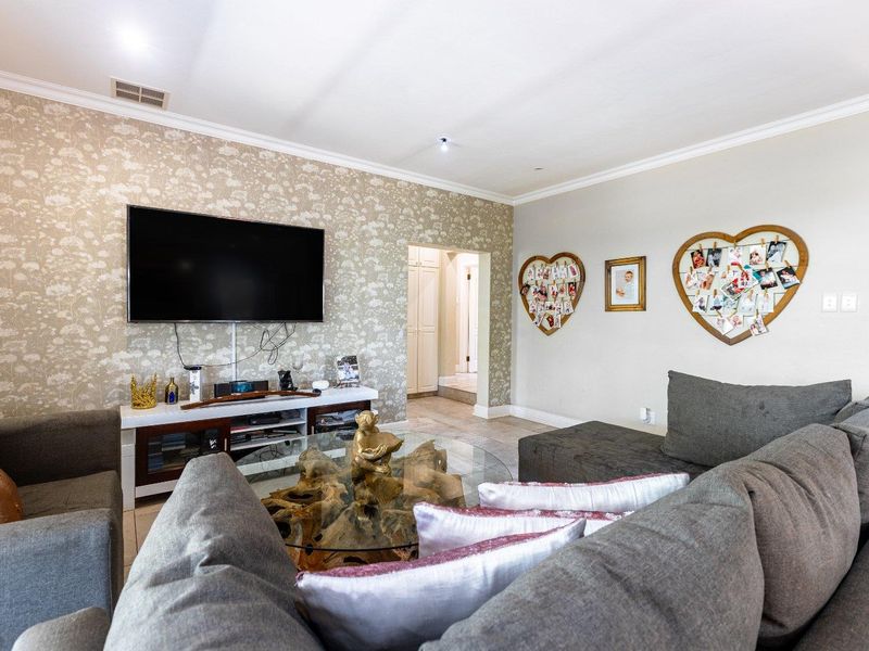 Immaculate 4 Bedroom Family Home - Photo 3