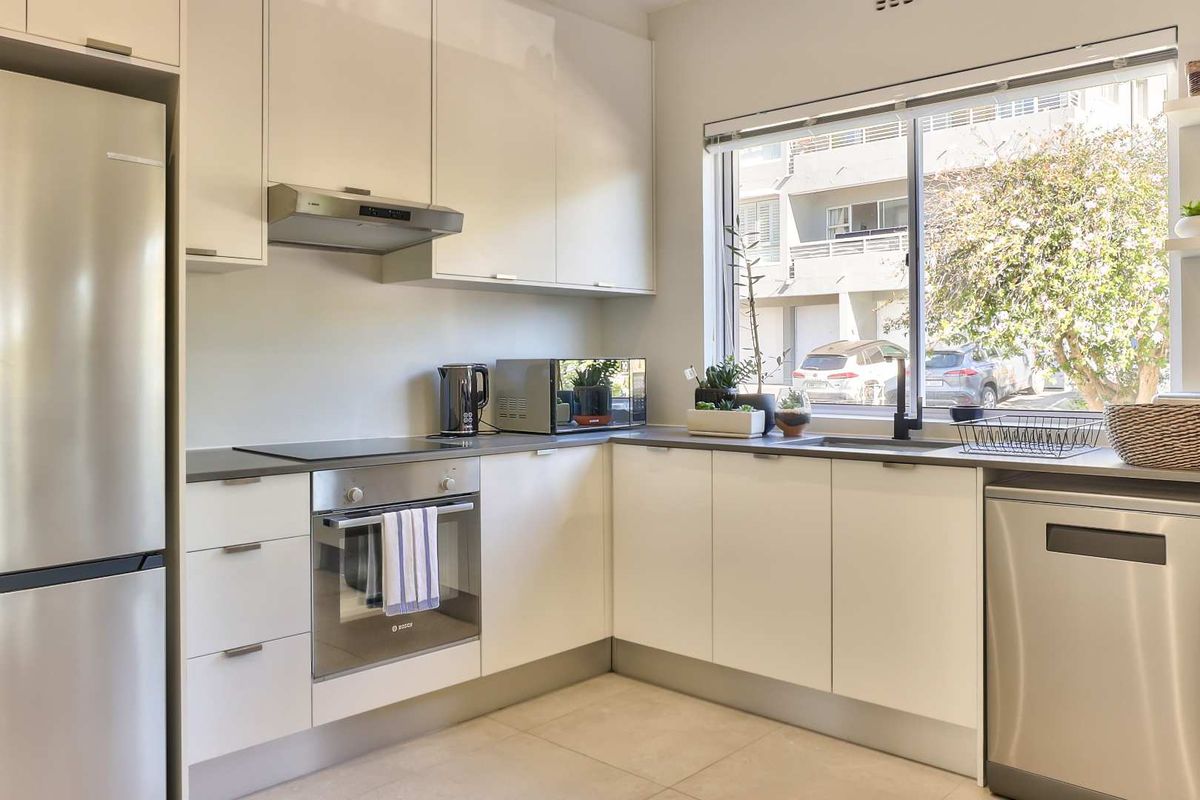 Charming 2-Bedroom Apartment in Upper Green Point.- 26K. - Photo 4