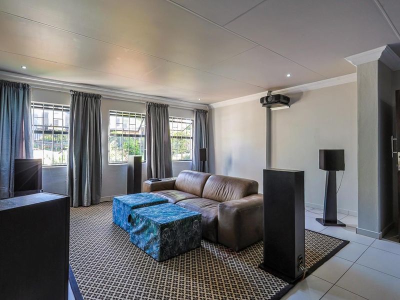 Spacious family home nestled in Lynnwood Glen. - Photo 9