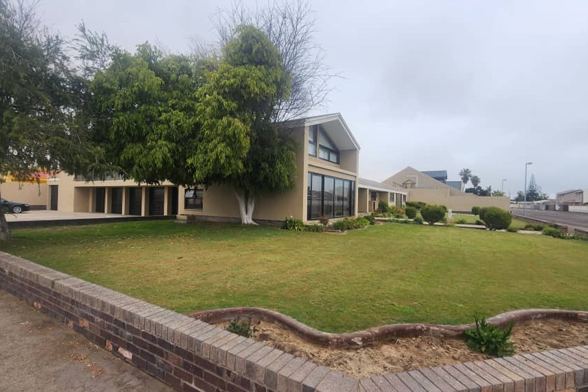 Elegant Home For Sale - Walvis Bay - Photo 2