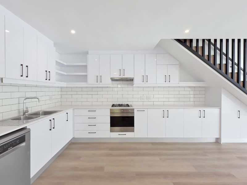 Brand New 3 Bedroom Townhouse - Photo 3