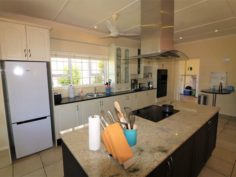 Stunning Freestanding Home - Photo 7