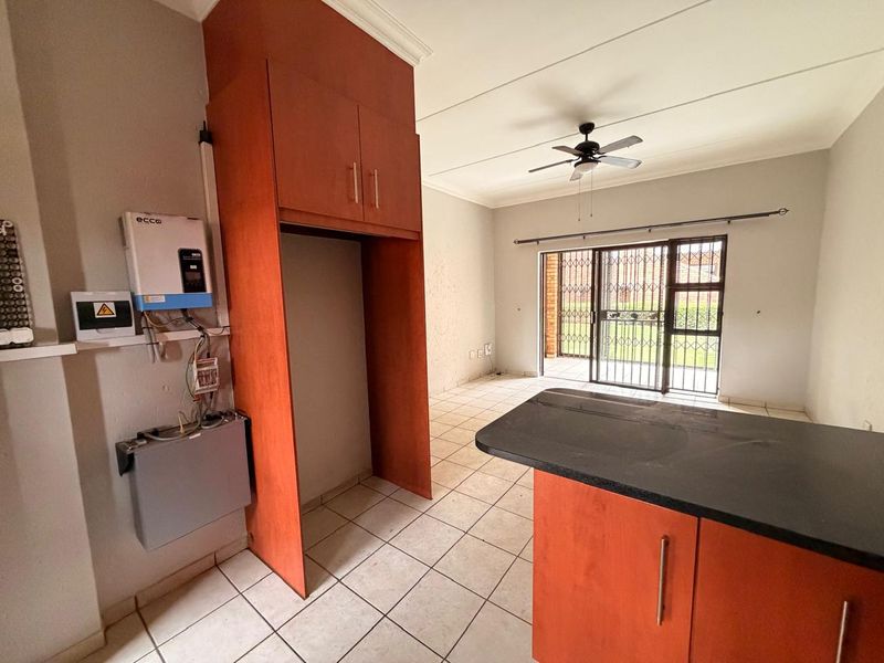 Ground Floor Town House - Photo 6