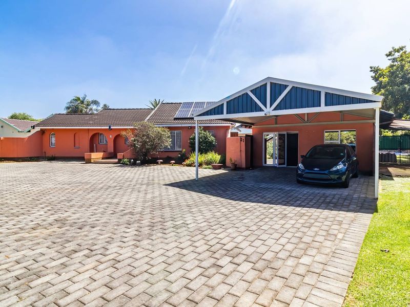 Charming Family Home with Flatlet and Workshop on Expansive Stand - Photo 2