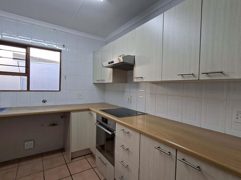 3 Bedroom, 2 bathroom Cluster with Private Pool in Secure Beverley Estate - Photo 3