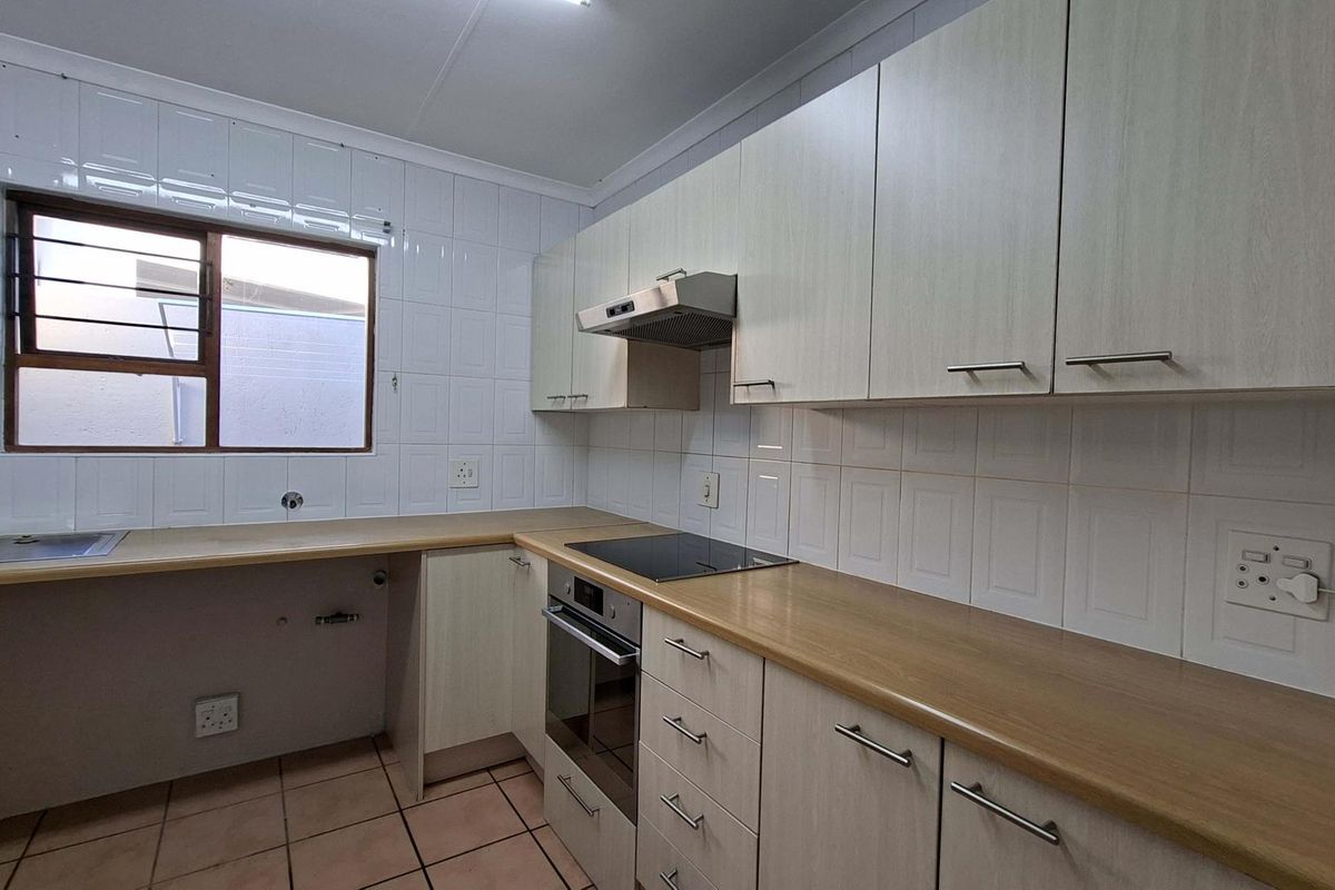 3 Bedroom, 2 bathroom Cluster with Private Pool in Secure Beverley Estate - Photo 3